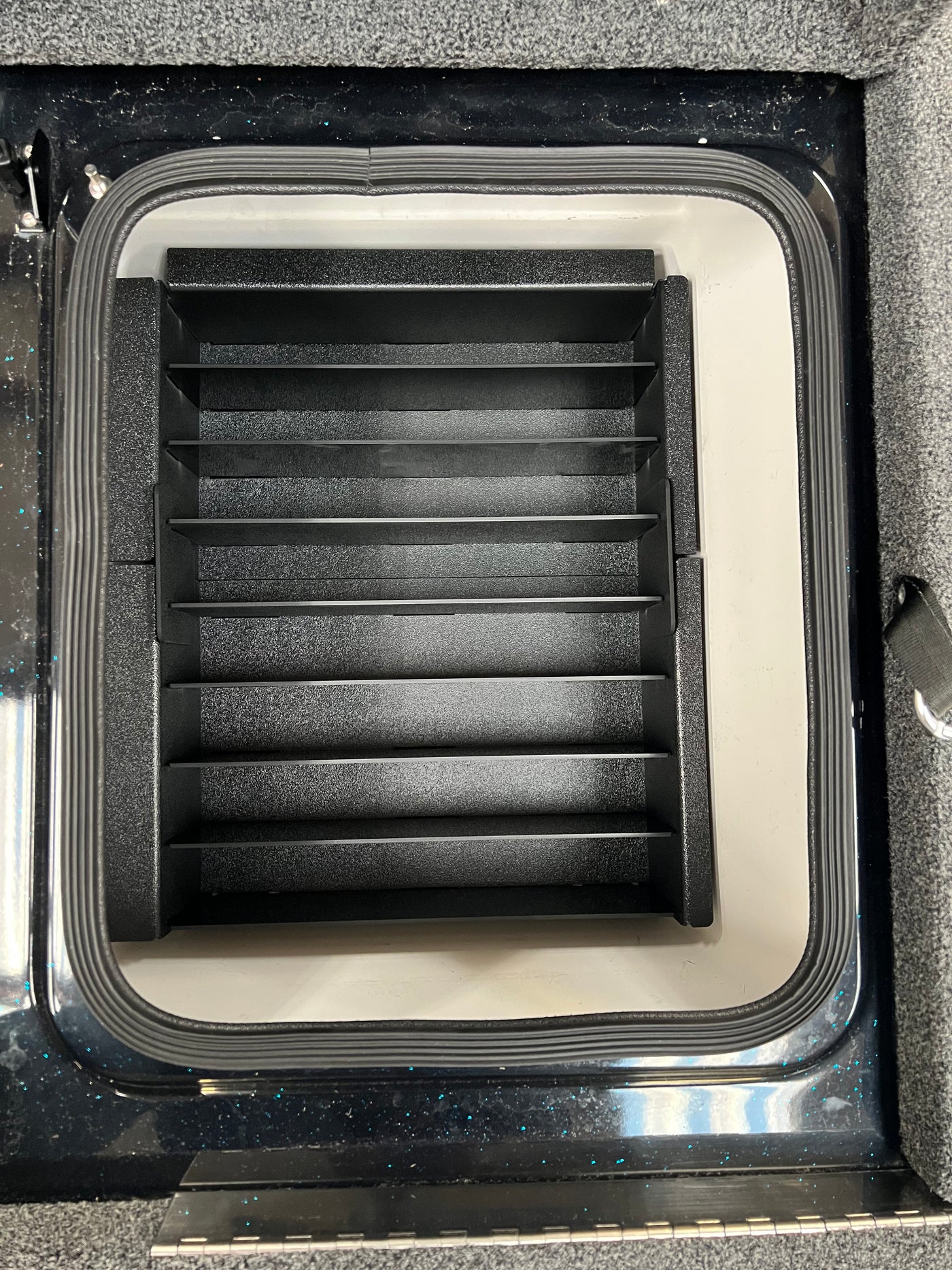 NPDBC0015 2025 BASS CAT CARACAL STS COMPARTMENT ONE TACKLE TRAY