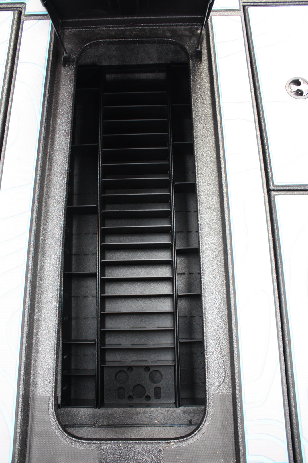 NPDX0011 XPRESS X21 CENTER COMPARTMENT SYSTEM – AMPD Marine